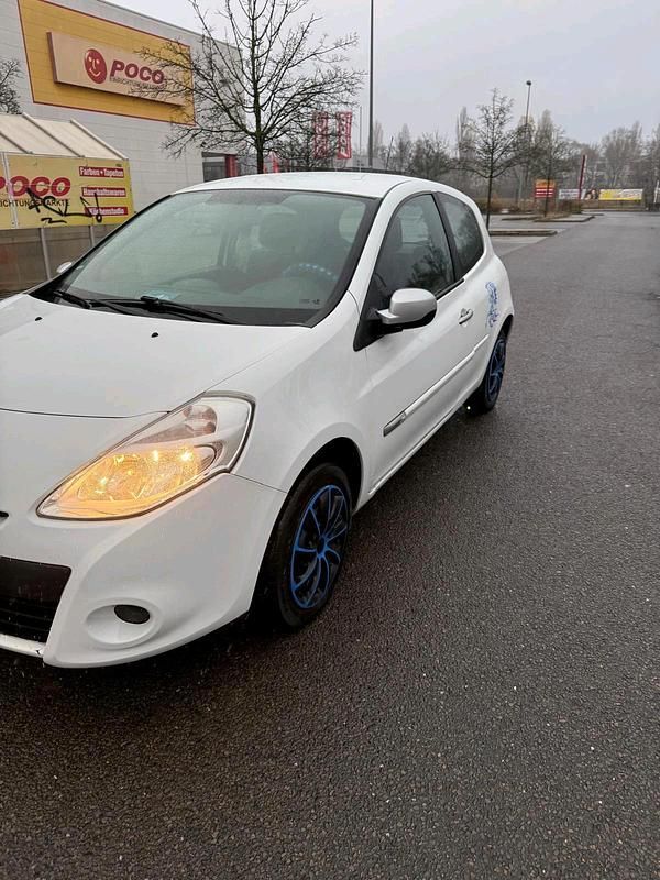 Gebraucht Renault Clio IV Collection 75 PS (55 kW) 2014 Weiß Kleinwagen