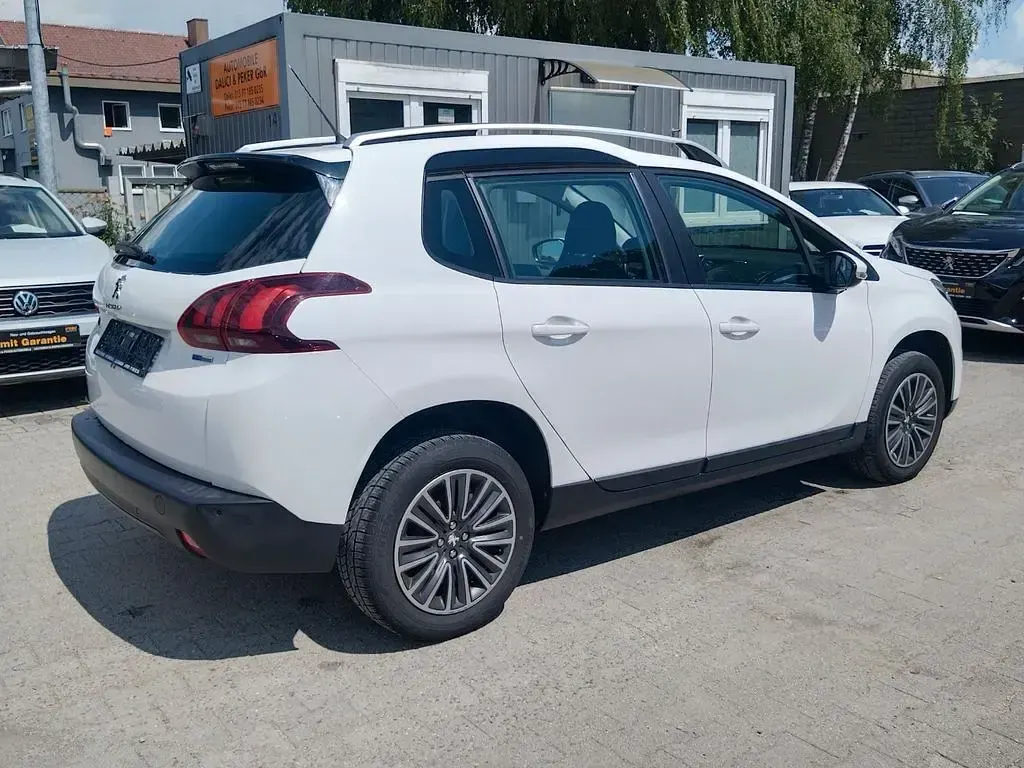 Gebraucht Peugeot 2008 Active 110 PS (80 kW) 2017 Weiß SUV