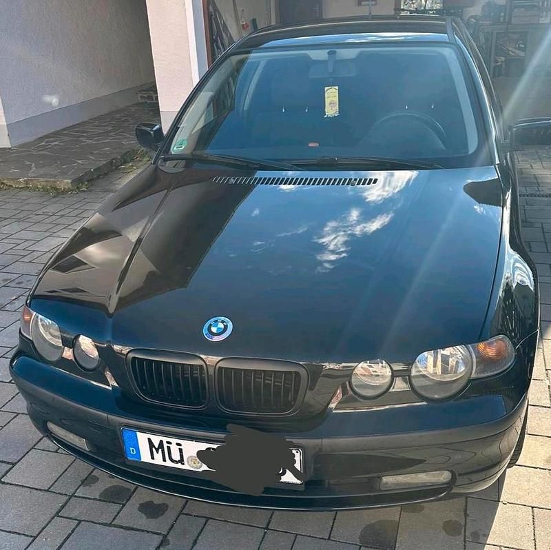 Schwarz Gebraucht 2001 BMW 318 Compact Kleinwagen | 1.699 € - Bild 1/4