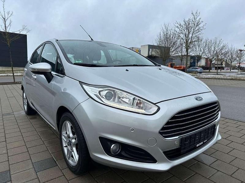 Gebraucht Ford Fiesta Titanium 101 PS (74 kW) 2014 Silber Kleinwagen