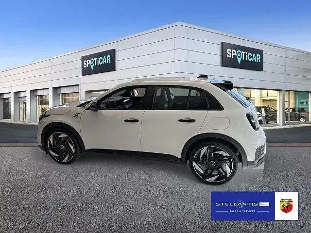 Neu Abarth 600e Turismo 174 kW (237 PS) 2025 Weiß SUV