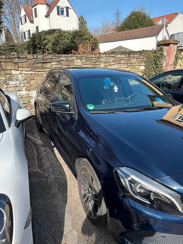 Gebraucht Mercedes A180 AMG 2017 Blau Limousine