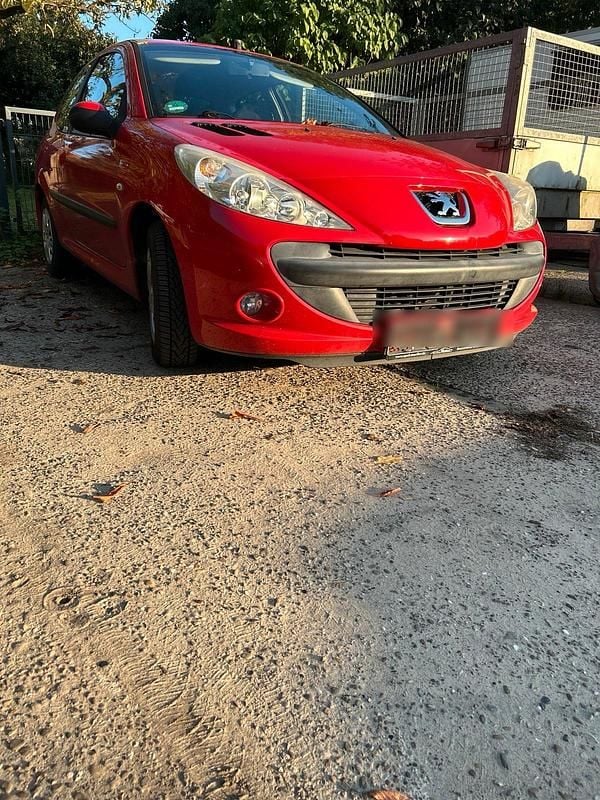 Rot Gebraucht 2010 Peugeot 206+ Kleinwagen | 1.900 € (Guter Preis) - Bild 1/4