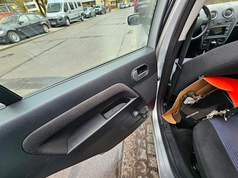 Gebraucht Ford Fusion 80 PS (58 kW) 2009 Schwarz Kleinwagen