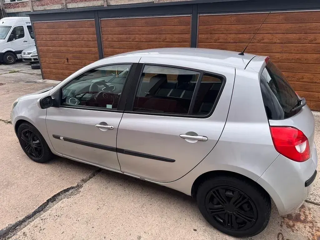 Gebraucht Renault Clio 88 PS (64 kW) 2008 Silber Kleinwagen