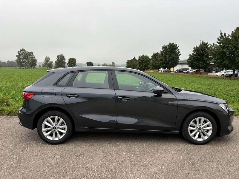 Neu Audi A3 Sportback 150 PS (110 kW) 2025 Manhattangrau metallic Kleinwagen