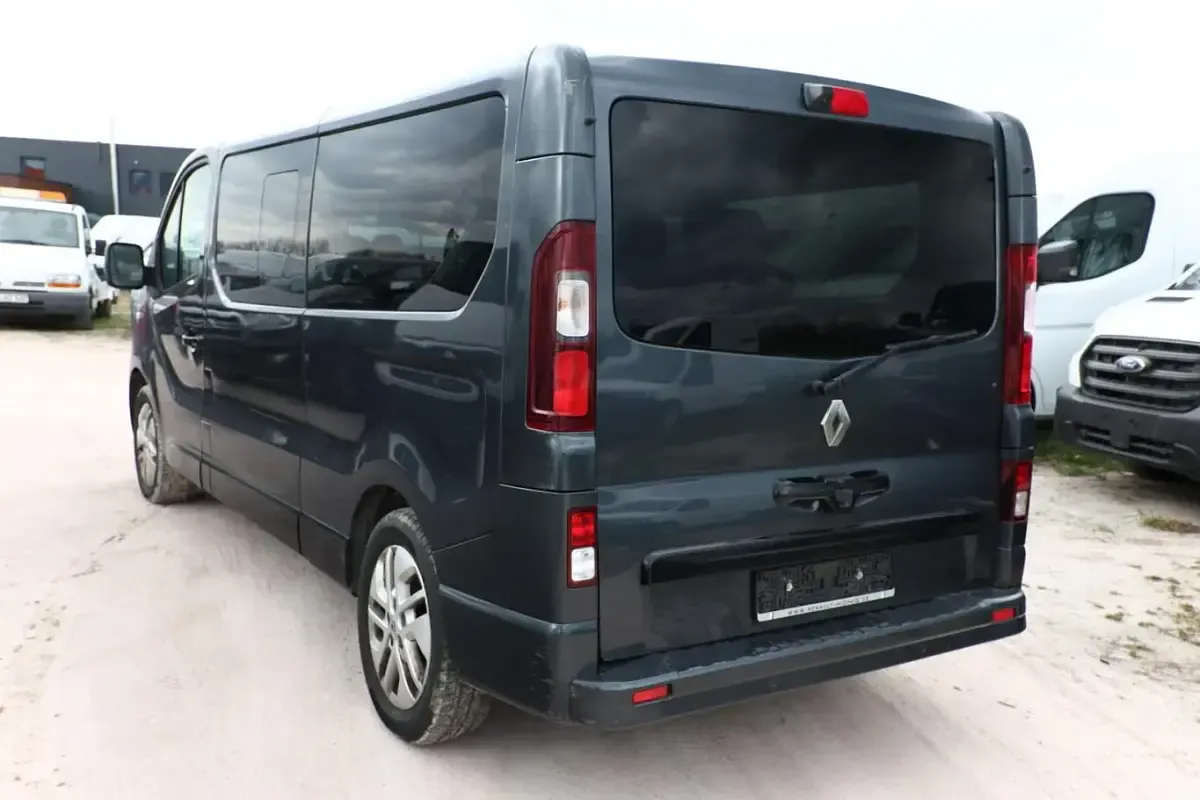 Gebraucht Renault Trafic 145 PS (106 kW) 2018 Grau comet metallic Van / Kleinbus