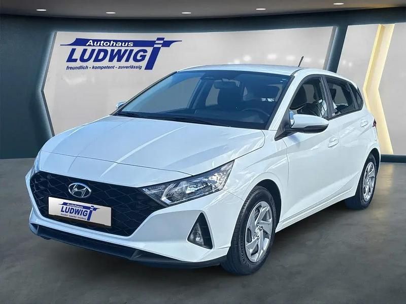 Polar white Gebraucht 2021 Hyundai i20 Select Kleinwagen | 12.480 € (Guter Preis) - Bild 1/1