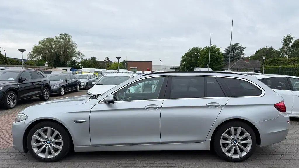 Gebraucht BMW 525 Performance 218 PS (160 kW) 2014 Silber (glaciersilber) Kombi