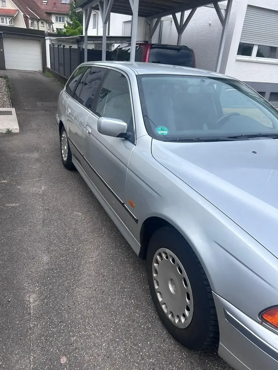 Gebraucht BMW 520 150 PS (110 kW) 2000 Silber Kombi