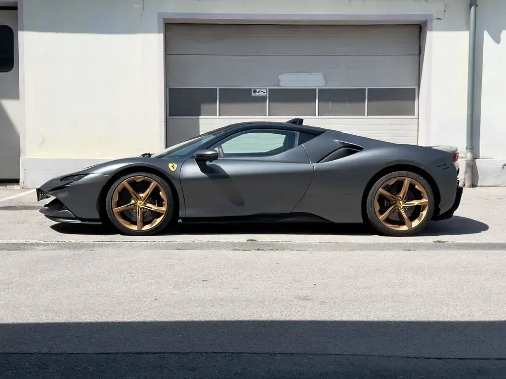 Gebraucht Ferrari SF90 999 PS (734 kW) 2024 Grau
