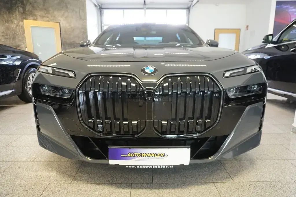 Gebraucht BMW 740L M Sport 299 PS (219 kW) 2026 Silber Limousine