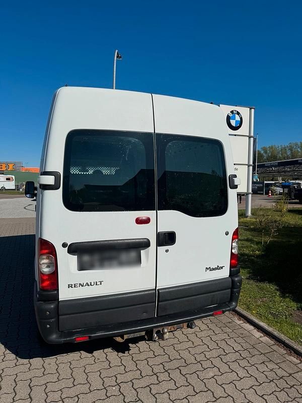 Second-hand Renault Master 120 CP (88 kW) 2010 Alb Monovolum