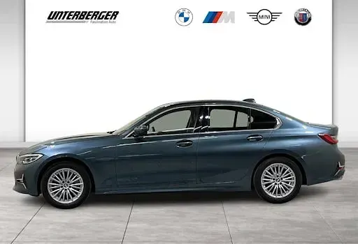 Gebraucht BMW 330 Luxury Line 286 PS (210 kW) 2021 Blue ridge mountain Limousine