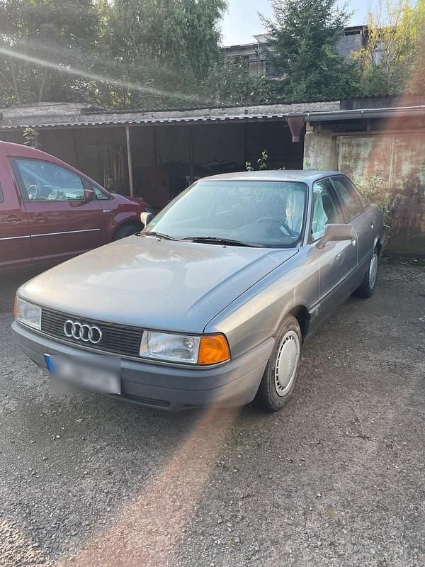 Grau Gebraucht 1989 Audi 80 Limousine | 850 € - Bild 1/4