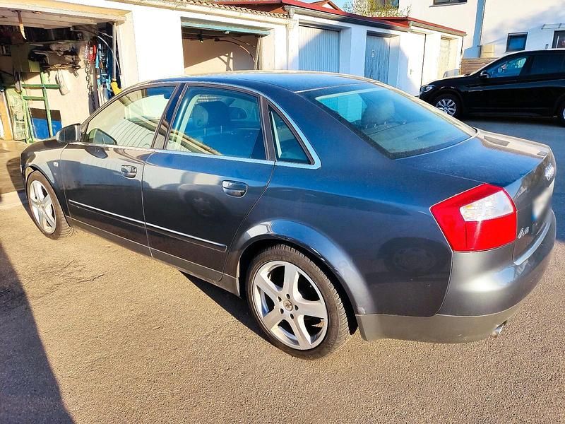 Second-hand Audi A4 220 CP (161 kW) 2001 Gri Berlinǎ