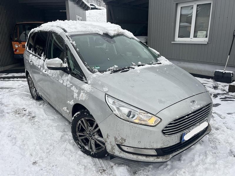 Silber Gebraucht 2019 Ford Galaxy Van / Kleinbus | 10.000 € - Bild 1/4