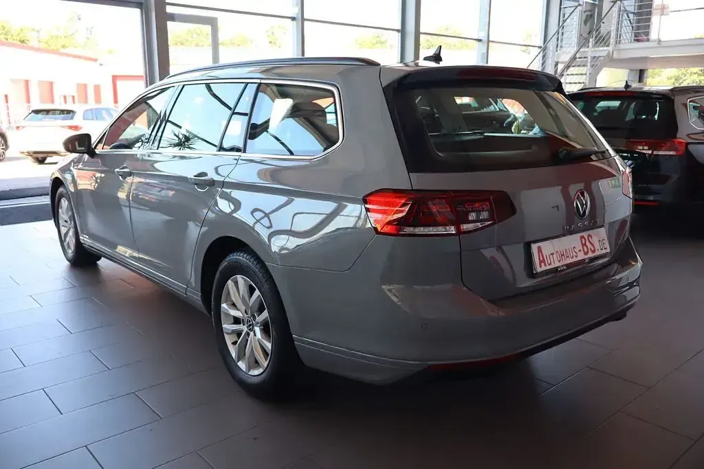 Gebraucht VW Passat 150 PS (110 kW) 2024 Grau Kombi