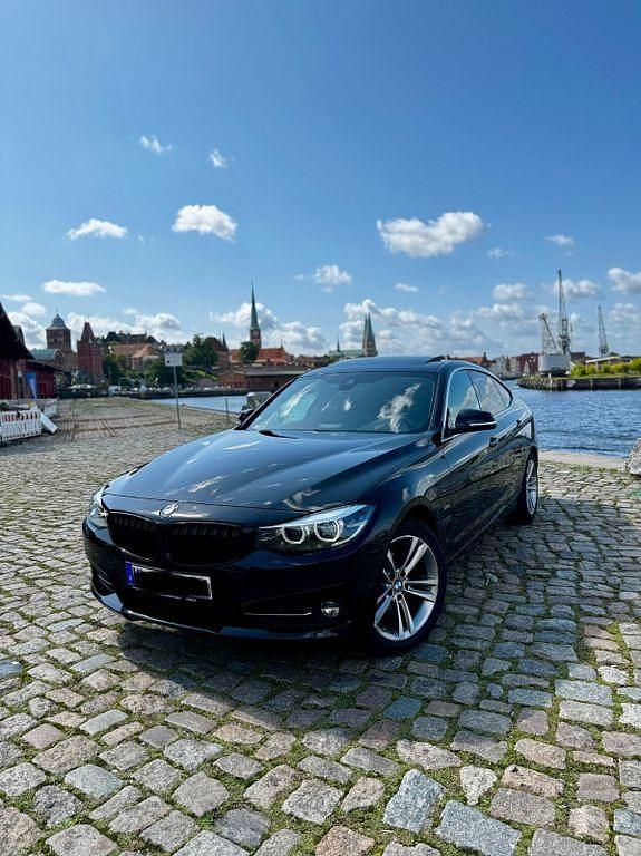 Schwarz Gebraucht 2017 BMW 318 Gran Turismo Advantage Limousine | 23.850 € - Bild 1/4