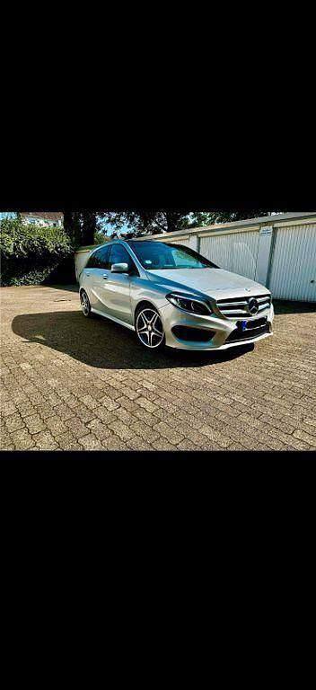 Gebraucht Mercedes B250 211 PS (155 kW) 2015 Silber Van / Kleinbus