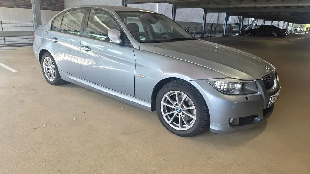 Gebraucht BMW 318 143 PS (105 kW) 2008 Silber Limousine