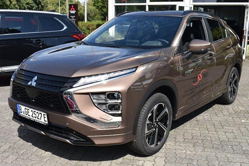 Braun Gebraucht 2025 Mitsubishi Eclipse Cross Select SUV | 32.990 € (Teuer) - Bild 1/4