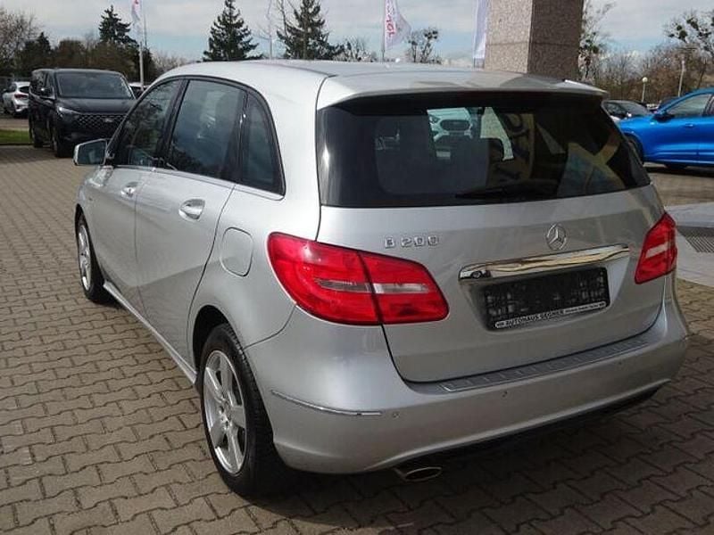 Gebraucht Mercedes B200 156 PS (114 kW) 2012 Silber Van / Kleinbus