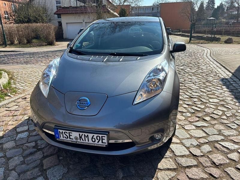 Gebraucht Nissan Leaf Acenta 80 kW (109 PS) 2016 Grau Kleinwagen