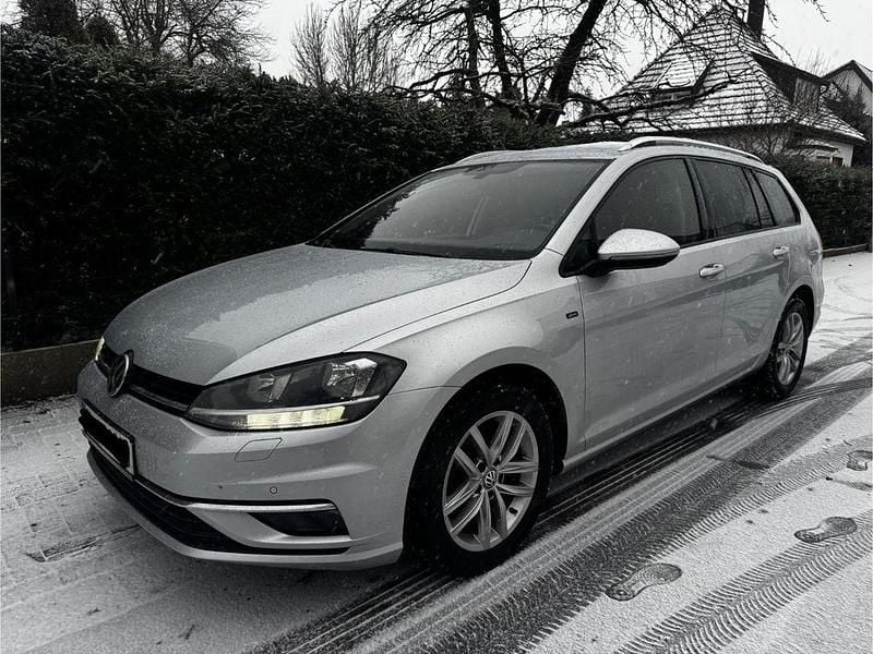 Grau Gebraucht 2018 VW Golf VII Limousine | 12.499 € (Superpreis) - Bild 1/4