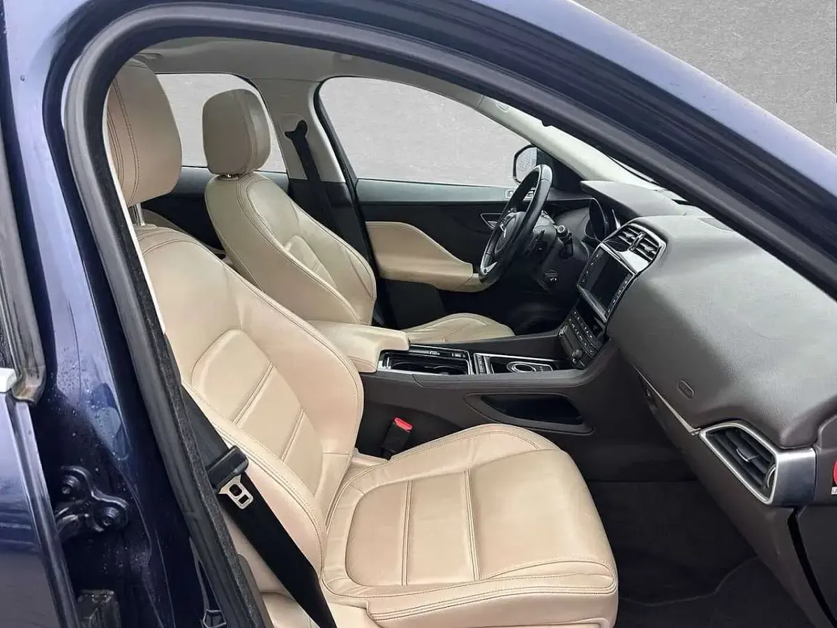 Gebraucht Jaguar F-Pace Prestige 179 PS (131 kW) 2016 Blau (loire blue) SUV