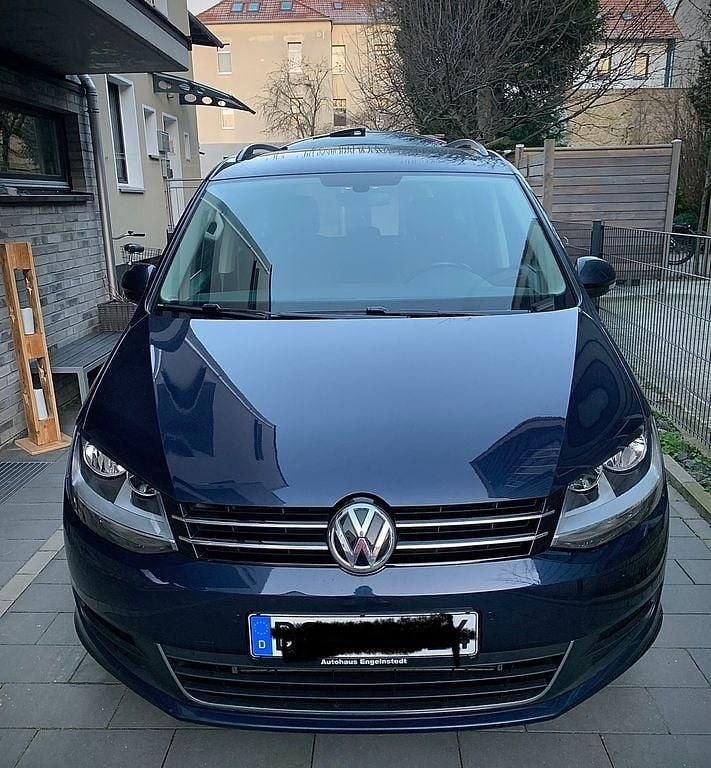 Blau Gebraucht 2016 VW Sharan Comfortline Van / Kleinbus | 14.995 € (Guter Preis) - Bild 1/4