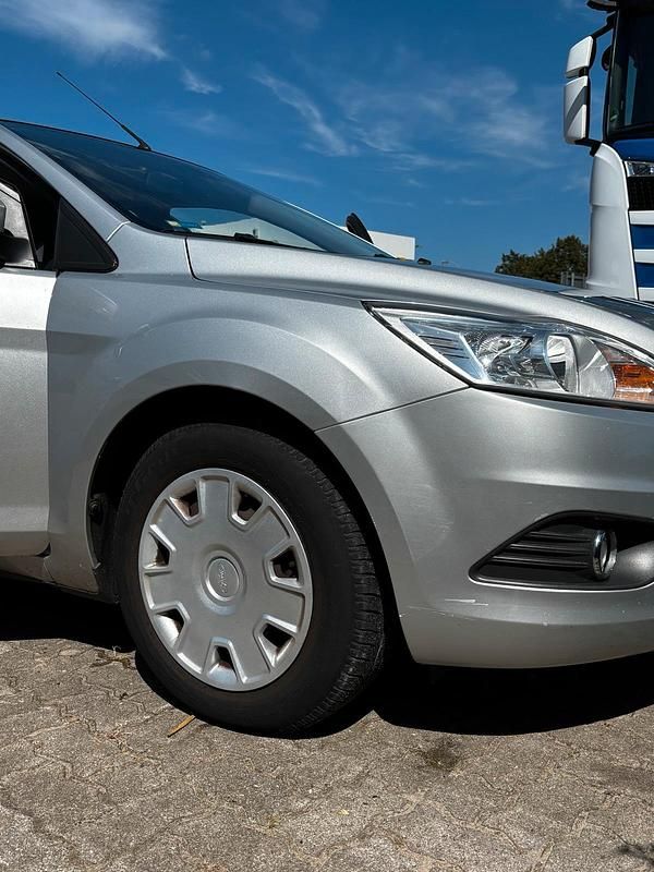 Gebraucht Ford Focus 101 PS (74 kW) 2008 Silber Kleinwagen