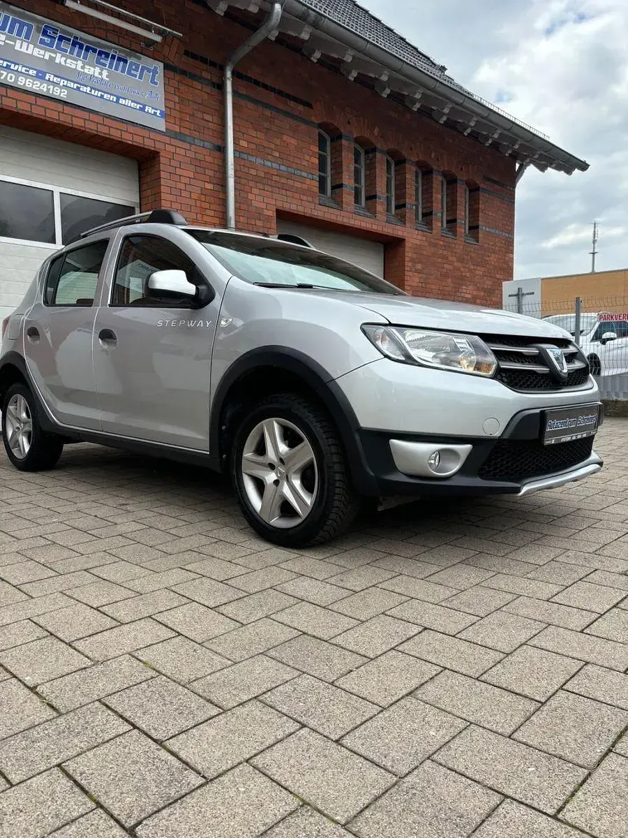 Gebraucht Dacia Sandero Prestige 90 PS (66 kW) 2015 Grau SUV