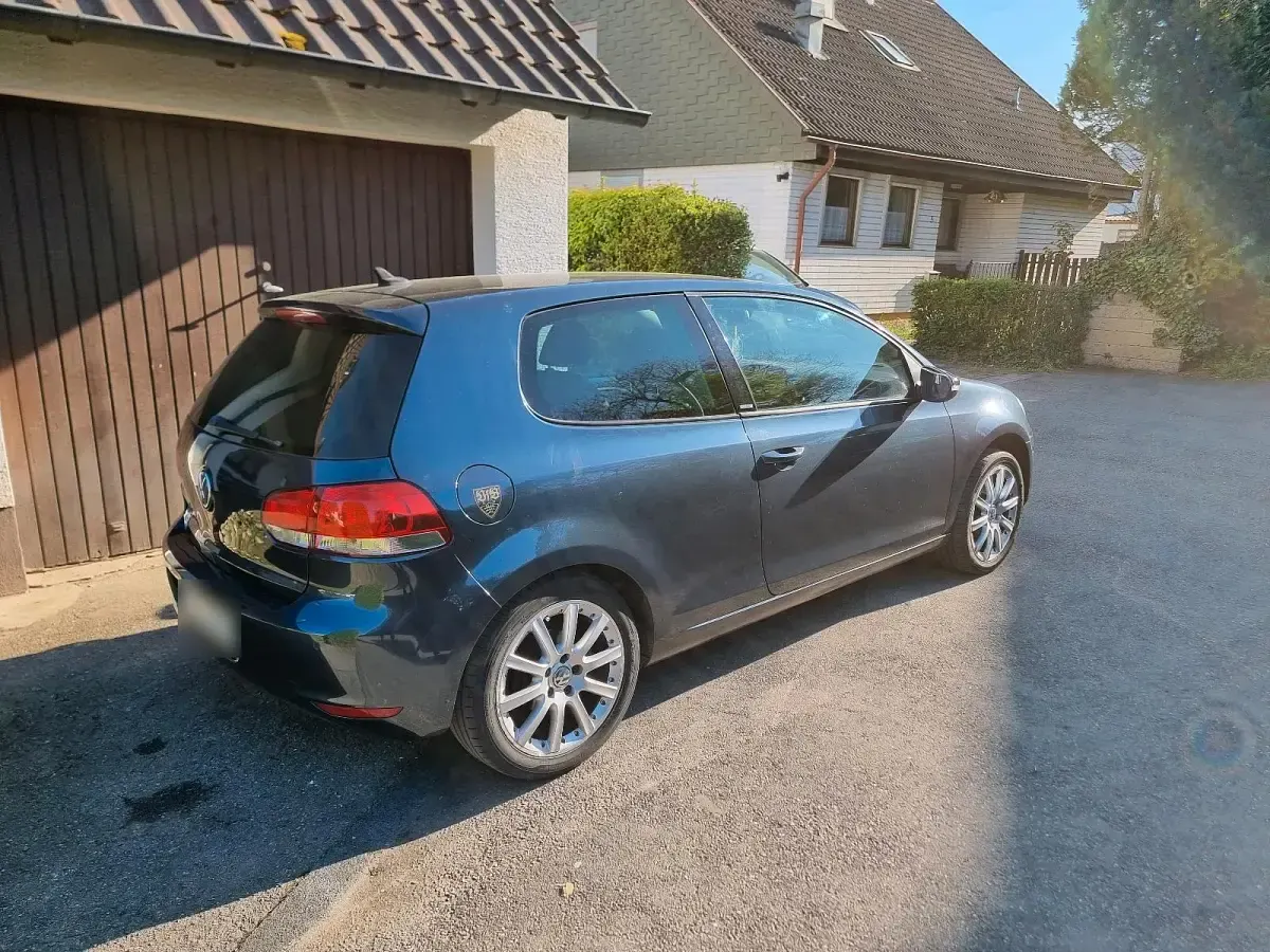 Gebraucht VW Golf VI 105 PS (77 kW) 2011 Blau Kleinwagen