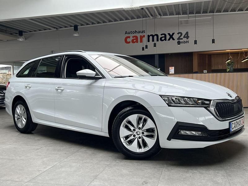 Moonweiss metallic Gebraucht 2021 Skoda Octavia Ambition Kombi | 17.940 € (Fairer Preis) - Bild 1/4