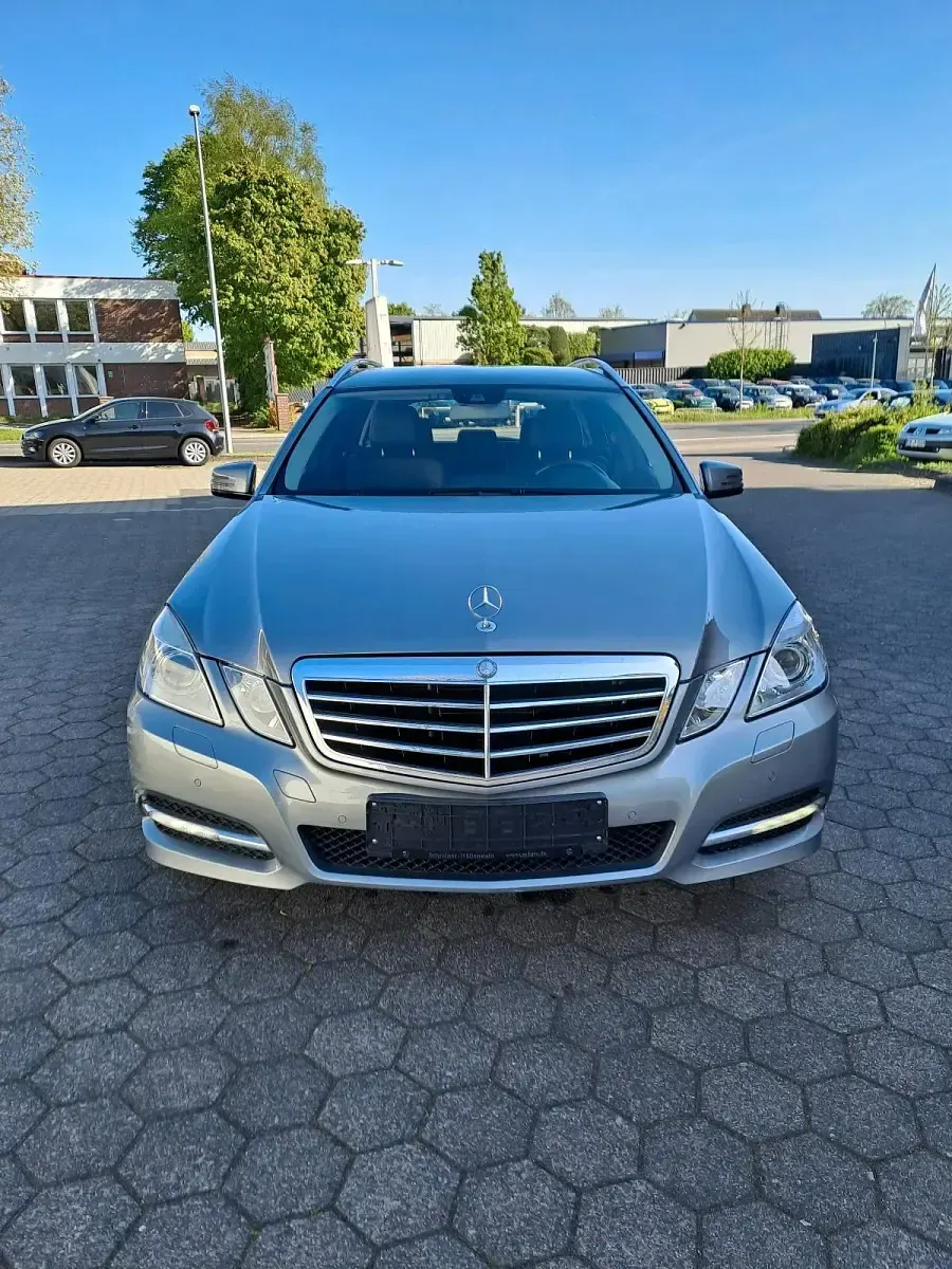 Second-hand Mercedes E250 204 CP (150 kW) 2011 Argintiu Berlinǎ