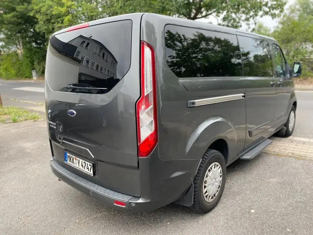 Gebraucht Ford Tourneo 170 PS (125 kW) 2017 Grau Kombi