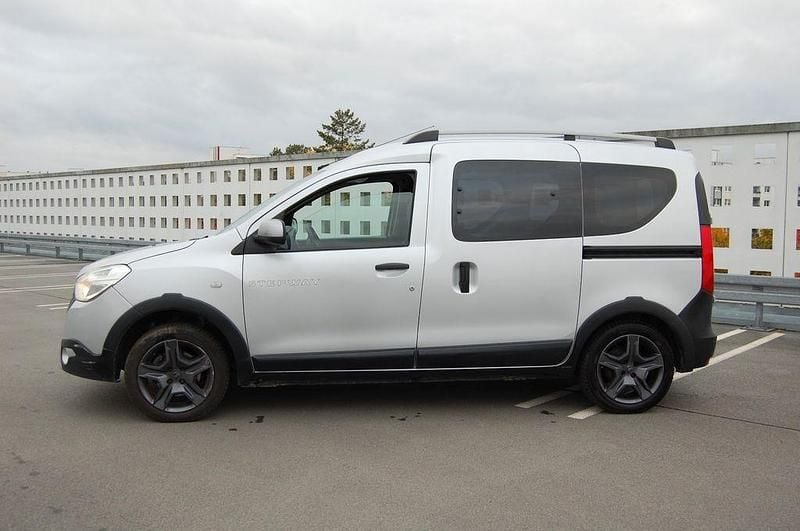Silber Gebraucht 2017 Dacia Dokker Stepway Van | 9.999 € (Guter Preis) - Bild 1/4