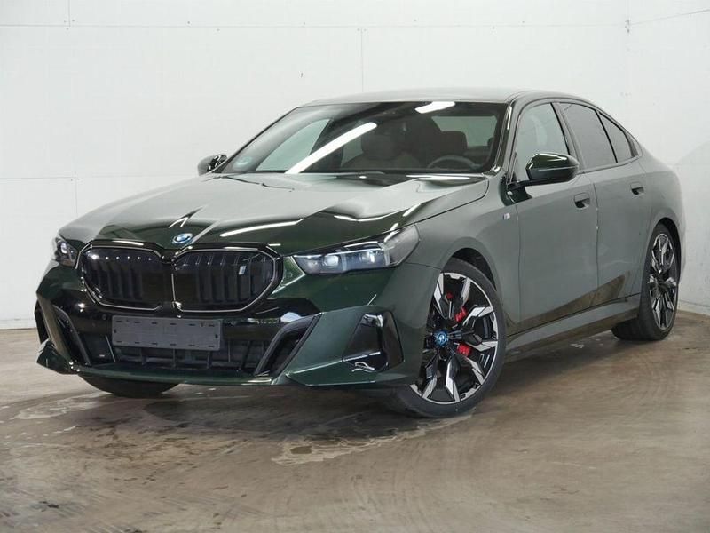 Sonderlackierung sanremo green Gebraucht 2024 BMW i5 M Sport Limousine | 70.455 € - Bild 1/4
