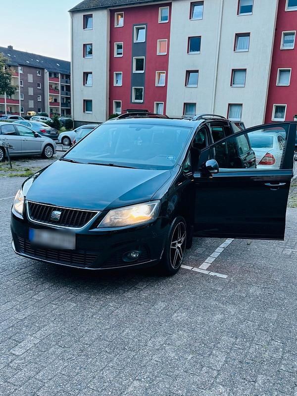 Schwarz Gebraucht 2011 Seat Alhambra Van / Kleinbus | 10.400 € (Fairer Preis) - Bild 1/4