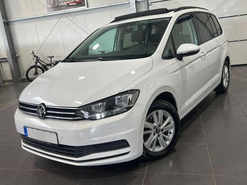 Gebraucht VW Touran 150 PS (110 kW) 2021 Weiß Van / Kleinbus