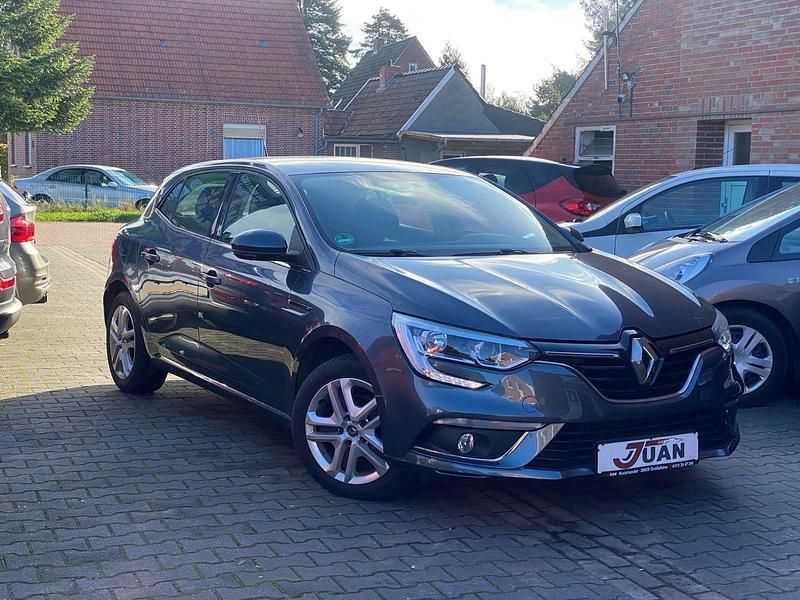 Grau Gebraucht 2016 Renault Mégane IV Experience Limousine | 9.899 € (Fairer Preis) - Bild 1/4