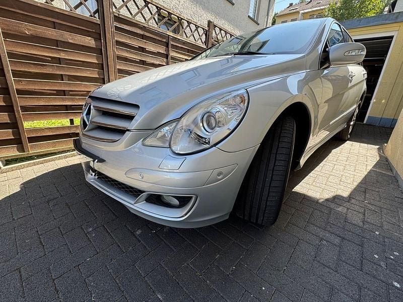Silber Gebraucht 2007 Mercedes R320 Van / Kleinbus | 14.000 € - Bild 1/4