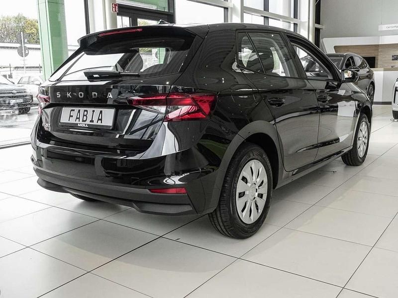 Neu Skoda Fabia Essence 80 PS (58 kW) 2026 Blackmagic perleffekt Limousine