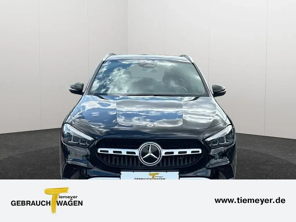 Gebraucht Mercedes GLA200 163 PS (119 kW) 2024 Schwarz SUV
