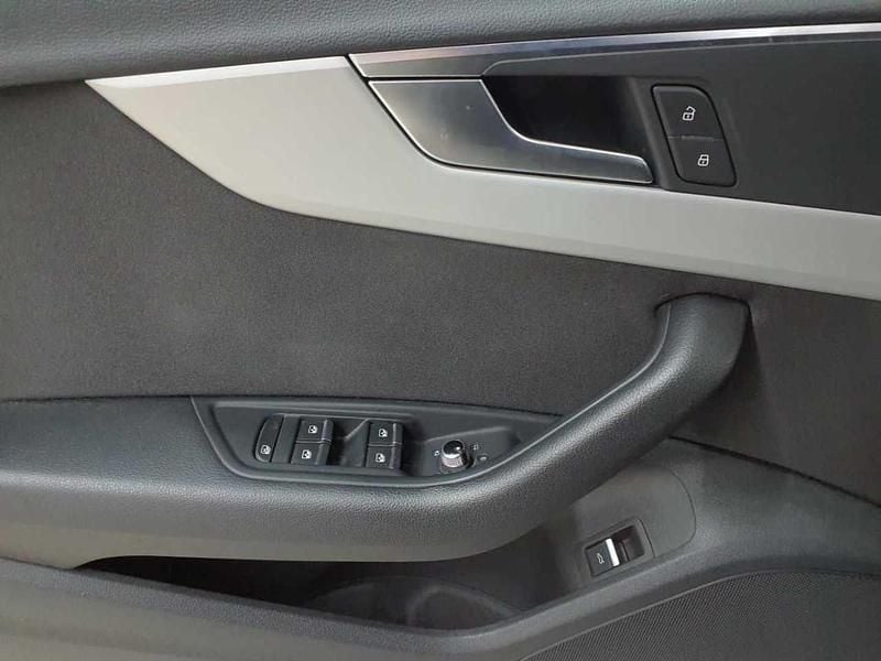 Gebraucht Audi A4 Advanced 150 PS (110 kW) 2021 Brillantschwarz Kombi