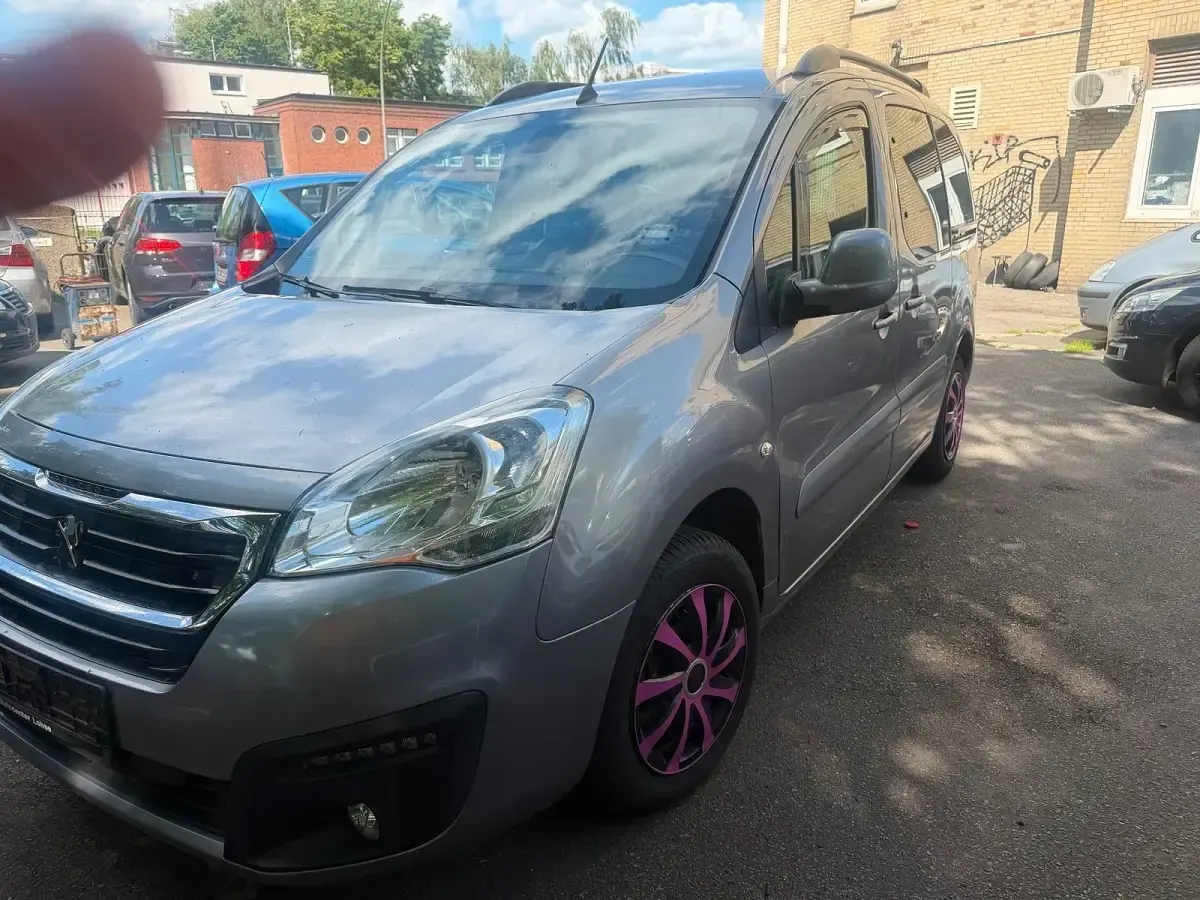 Gebraucht Peugeot TePee 110 PS (80 kW) 2017 Grau Van / Kleinbus