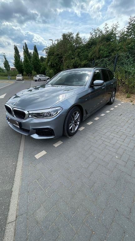 Grau Gebraucht 2018 BMW 530 Kombi | 30.000 € (Fairer Preis) - Bild 1/4