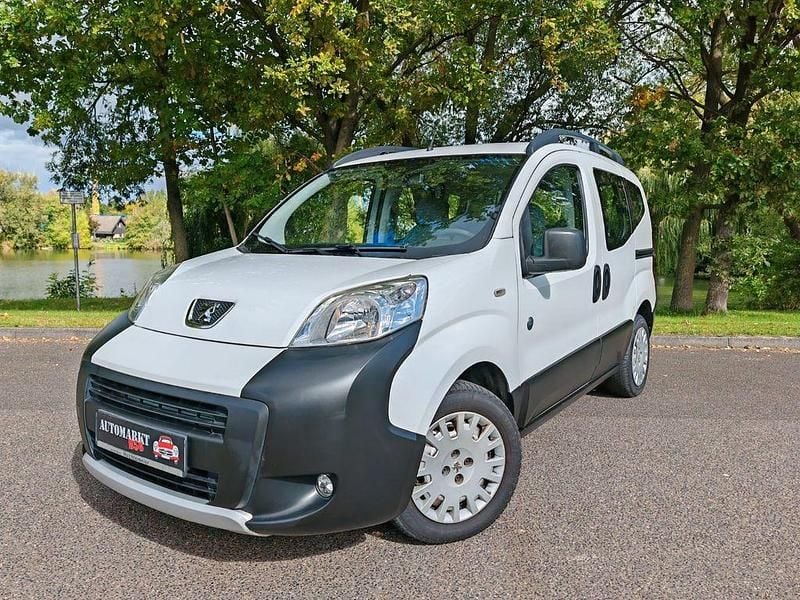 Weiß Gebraucht 2015 Peugeot TePee Outdoor Van / Kleinbus | 5.999 € - Bild 1/4