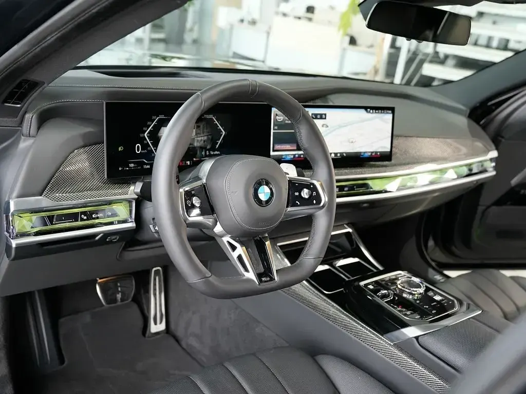 Gebraucht BMW 740 M Sport 299 PS (219 kW) 2025 Saphirschwarz Limousine